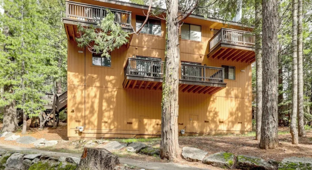 2 Mi to Dorabella Cove: Dog-friendly Townhouse!