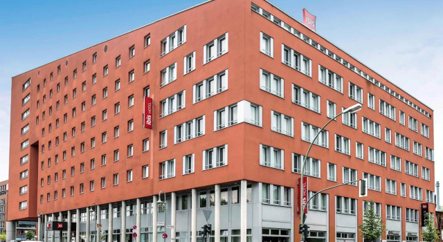 Кровать в общем номере Me and All Hotel Berlin East Side, by Hyatt