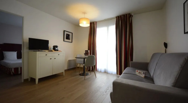 Апартаменты Hotel Cerise Chatou