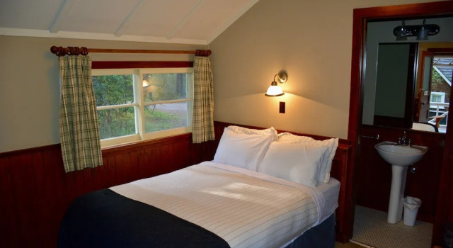 Семейный номер Standard Johnston Canyon Lodge & Bungalows