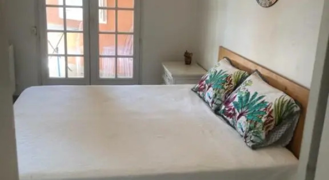 Belle résidence au centre de Saint Tropez avec piscine et garage, Забронировать Апартаменты/квартира Отели Сен-Тропе с парковкой, рядом с Cimitière Marin, Парковка
