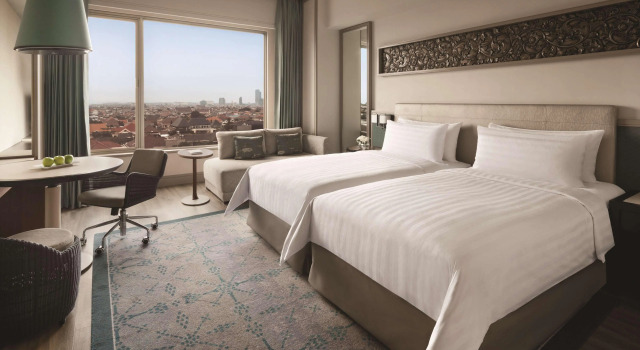 Shangri-la Surabaya, Book Hotel Hotels in Sawahan with a Pool, Swimming Pool