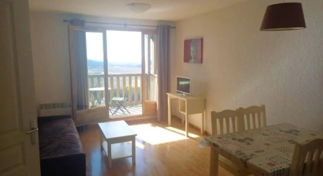 Appartement d'une chambre avec vue sur le lac balcon amenage et wifi a Besse et Saint Anastaise a 1 km des pistes