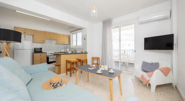 GE Harbour Apartment 24