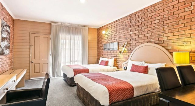 Standard quadruple chambre Quality Inn Colonial