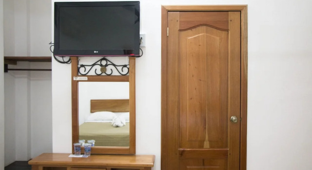 Hotel Explore, Book Hotel Hoteller i Santa Elena med parkering, Parkering