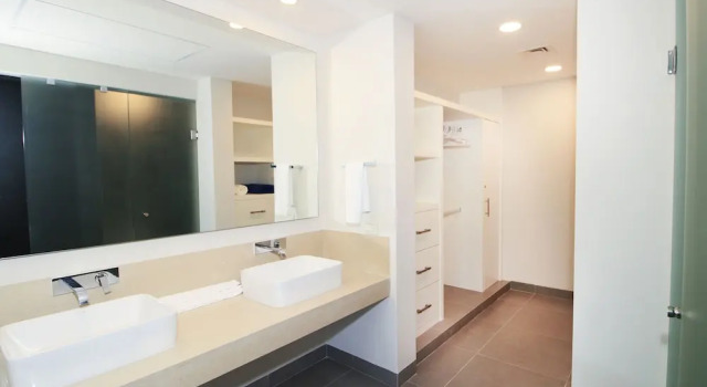 Апартаменты Luxury с 2 комнатами с балконом Nick Price Apartments by Spot Rentals