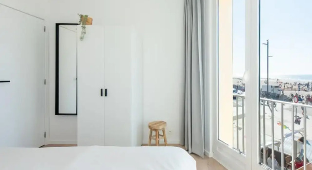 Апартаменты Renovated Apartment With sea View in Mariakerke