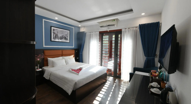 Полулюкс Golden Spring Hotel