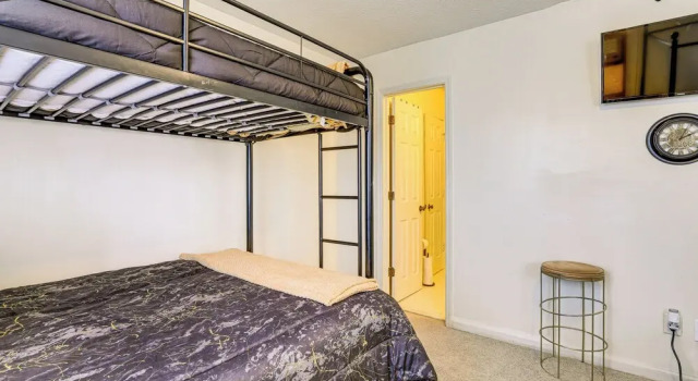 Апартаменты Georgia Townhome - 3 Mi to Stone Mountain Park!