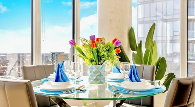 High Rise 1BR Building With Gorgeous Views, Varaa Hotelli Kitchener 