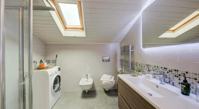 Апартаменты White Paradise Rooftop Stunning Lake View