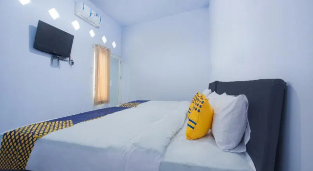 Standard triple chambre avec balcon SPOT ON 3119 Hotel Kurnia