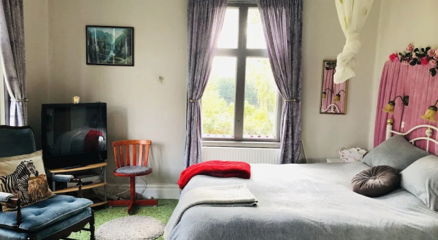 2-bed Apartment Overlooking the River, Rezerwuj Apartament Hotele w Svealand z parkingiem, Parking