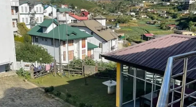 Двухместный номер Deluxe с балконом Villa Grand Mellow Nuwara Eliya