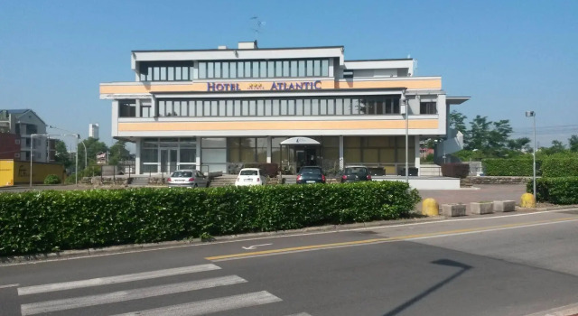 Hotel Meuble Atlantic, Забронировать Отель Тревильо Bergamo Province