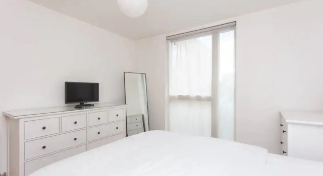 Fantastic 1 Bedroom Apartment in East London With Balcony, Varaa Huoneisto Asunnot kohteessa Merseyside, Huoneisto