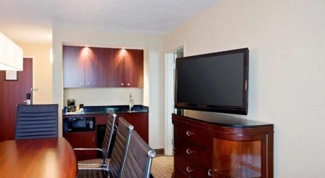 Полулюкс Holiday Inn & Suites Winnipeg Downtown by IHG