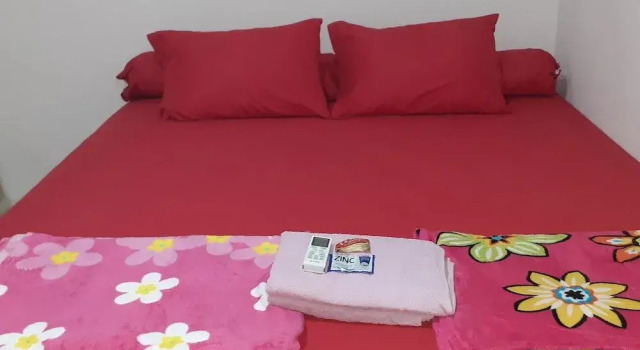 Almira Homestay near Airport - Hostel, Reservar Albergue Albergues em Jambi, Albergue