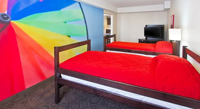 Четырёхместный люкс Holiday Inn Hotel & Suites Red Deer by IHG