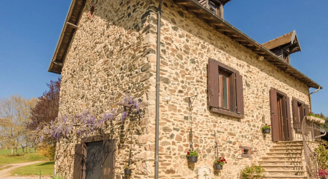 A Comfortable way to go Back in Time to Find Space, Tranquillity and Nature, Prenota Hotel Ségur-le-Château 
