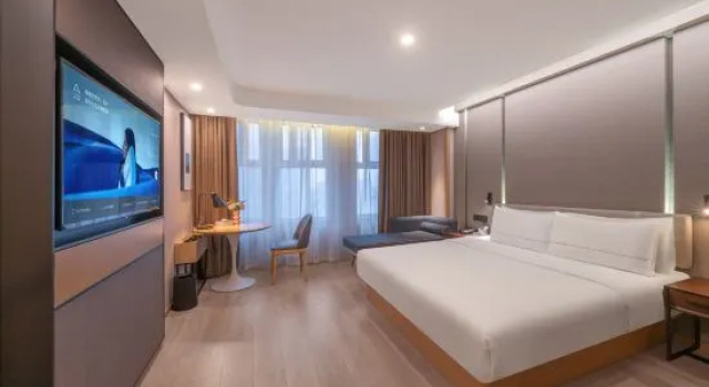 Полулюкс Qingdao North Railway  Atour Hotel