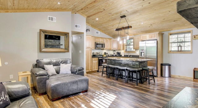 Sevierville Cabin ~ 3 Mi to the Island!