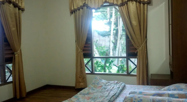Villa Villa Beverly Hills Puncak for 50 pax