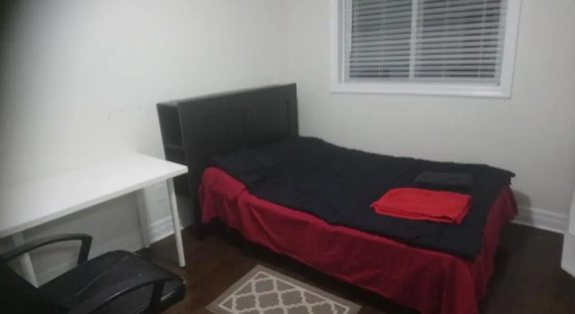 Номер Economy Private Rooms 5 min Finch West Subway - York University