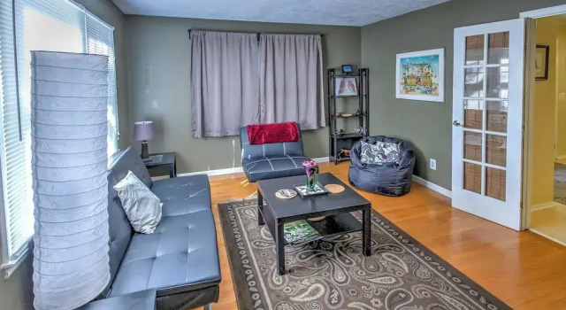 Private Plymouth Hideaway - 13 Miles to Ann Arbor!, Varaa Lomakoti  
