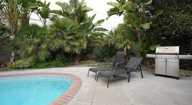 Comfy Pool Home,1/4 Mile Walk To Disneyland