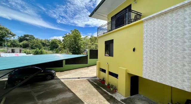Yellow House, Rezervovat Hotel Hotely v Puntarenas s parkováním, Parkování