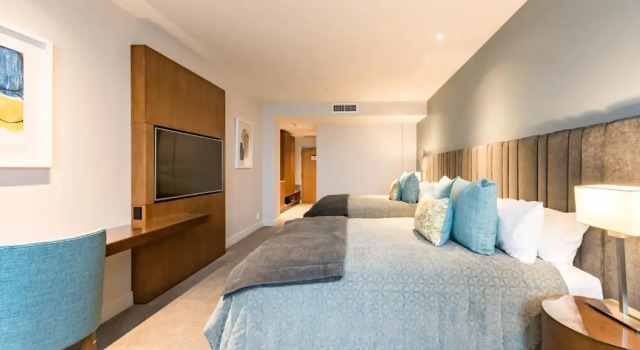 Четырёхместный номер Superior Distinction Christchurch Hotel