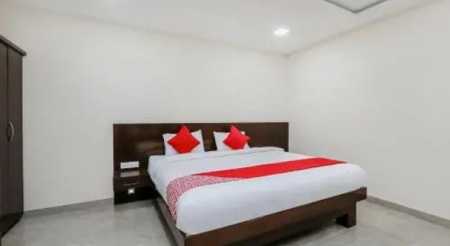 Oyo 28184 Bmr Residency, Reserva ahora Hotel Channarayapattana 