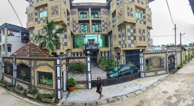 Justina Guest House Hotel, Rezervovat Penzión Hotely v Douala s parkováním, Parkování