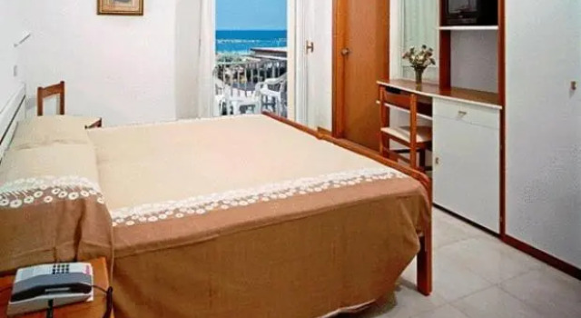 Четырёхместный номер Comfort с балконом и с видом на море Hotel Saint Tropez SPA & Restaurant