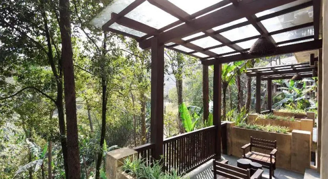 Двухместный номер Deluxe с балконом Meliá Ba Vi Mountain Retreat