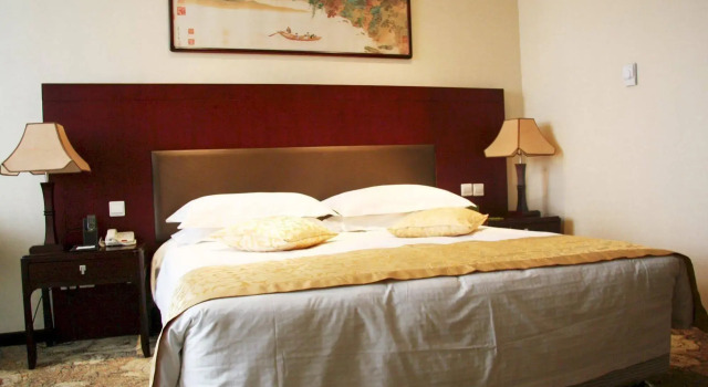 Zhong Yi Peng Ao Hotel, Book Hotel Hoteller i Beijing Province med parkering, Parkering