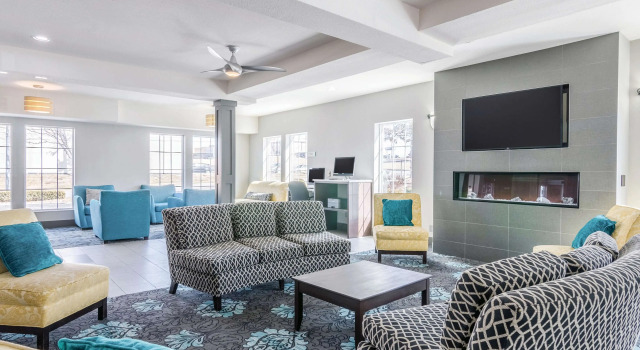 La Quinta Inn & Suites by Wyndham Kansas City Airport