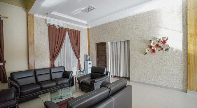 OYO 346 Guest House Dempo Jakabaring, Rezerwuj Pensjonat Palembang Sumatra