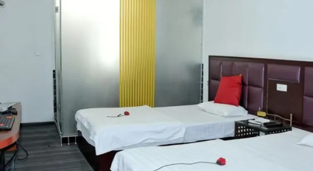 Holiday hotel, Prenota Hotel Hotel a Henan con parcheggio, Parcheggio