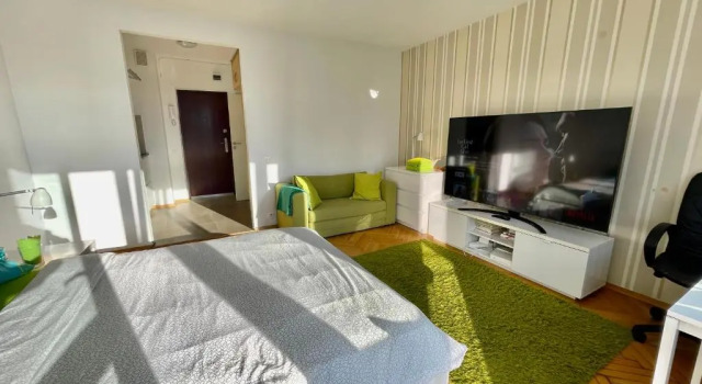 Super Apartament GREEN Rondo ONZ Metro NOWE Wifi 300 Mb/s AirCondition Netflix Spotify, Забронировать Апартаменты/квартира Отели Варшавы с парковкой, рядом с ОРКО Тауэр, Парковка
