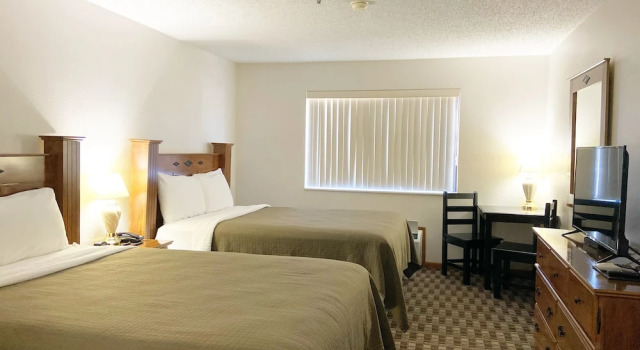 Четырёхместный номер Standard Burke Inn Motel & Suites