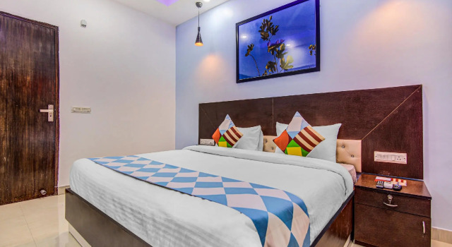 Collection O 82677 Hotel Apj Grand, Забронировать Отель Фаридабад штат Харьяна