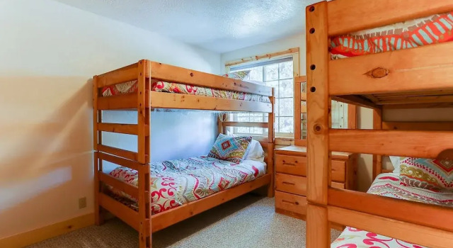 3 Mt Baker Peaceful Lodge Style Home with Private Hot Tub and BBQ on the Patio by RedAwning