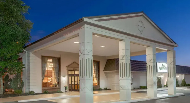 Clarion Hotel & Suites, Prenota Hotel Louisville Louisville Metropolitan Area