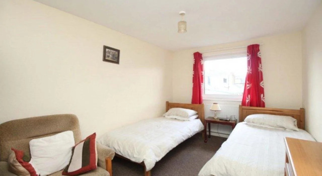 Pilmuir Street Guest House, Забронировать Гостевой дом Отели Данфермлин с завтраком, рядом с Парк Pittencrieff, Завтраки