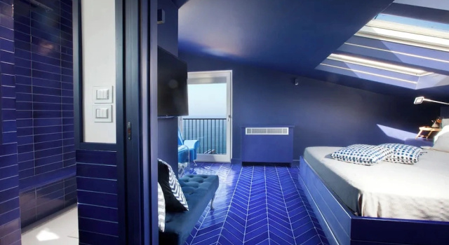 De Vivo Realty - Villa Blue Skyline