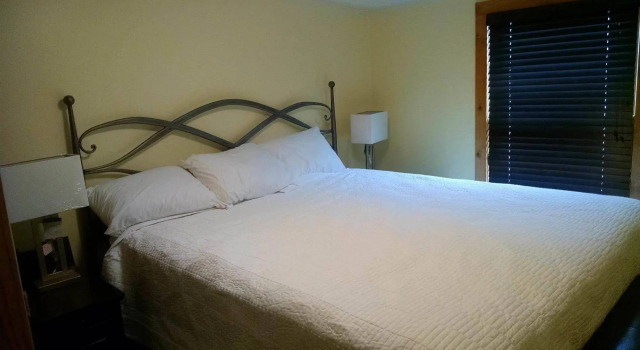 The Suite at George Spencer Tasting Room, Book Hotel Gibbon 