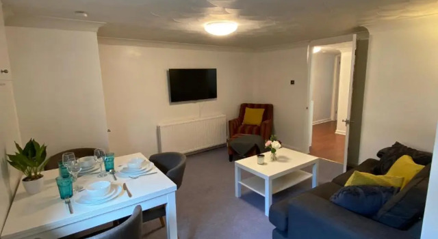 Апартаменты 1 bedroom apartment with own entrance and parking space